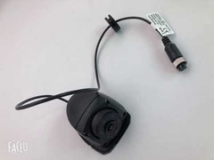 कार के बाहर चौड़ा कोण वाला कैमरा